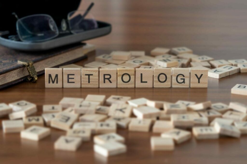 konsulent tjenester inden for Metrology / Metrologi. Services som beregning af måleusikker og udarbejdelse af måleusikkerhedsbudget, validering og kvalificering